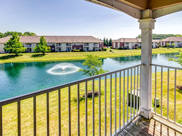 Trotters Pointe Apartments — Photo 11