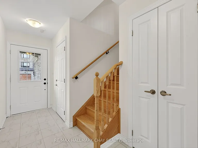 21 Pumpkin Corner Cres — Photo 2