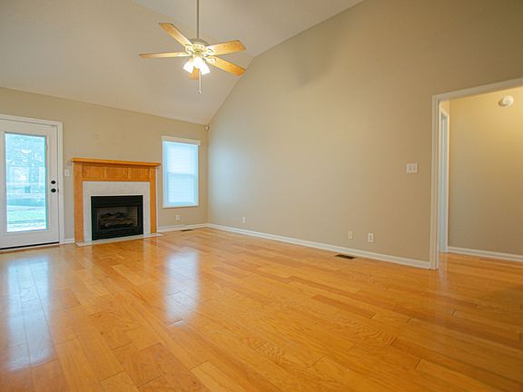 2nd image of 1450 Amy Ave