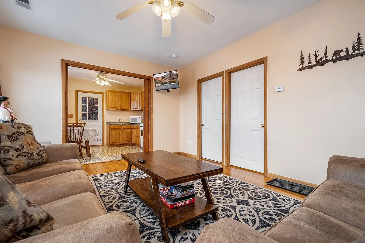 2 bed, $1,300 — Photo 4
