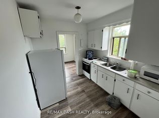 52 Neptune Dr #8, Toronto, ON M6A 1X1