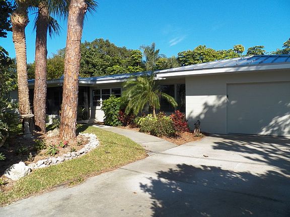 2nd image of 1109 Harbor Dr S