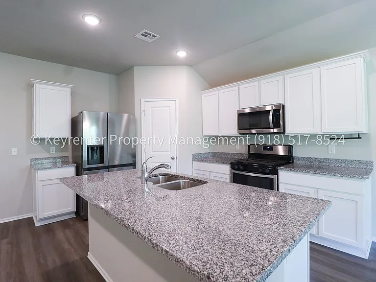 3313 N 23rd West Ave — Photo 24