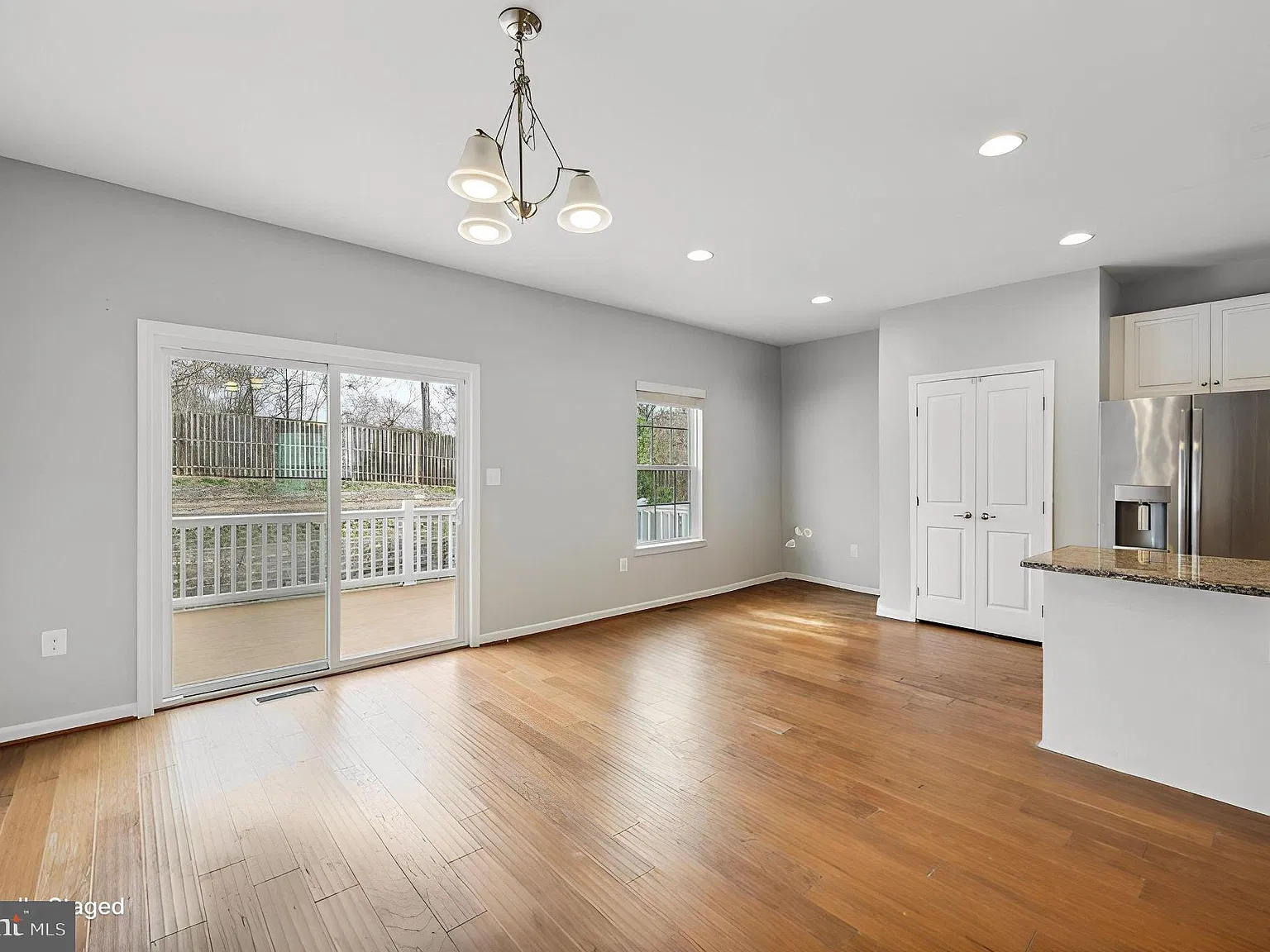 4 bed, 3.5 bath, 2371 sqft, $2,990 — Photo 4