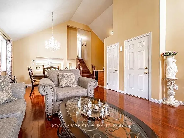 35 McKibbon Ave — Photo 2