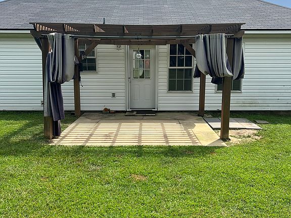 3rd image of 412 Fulton Dr