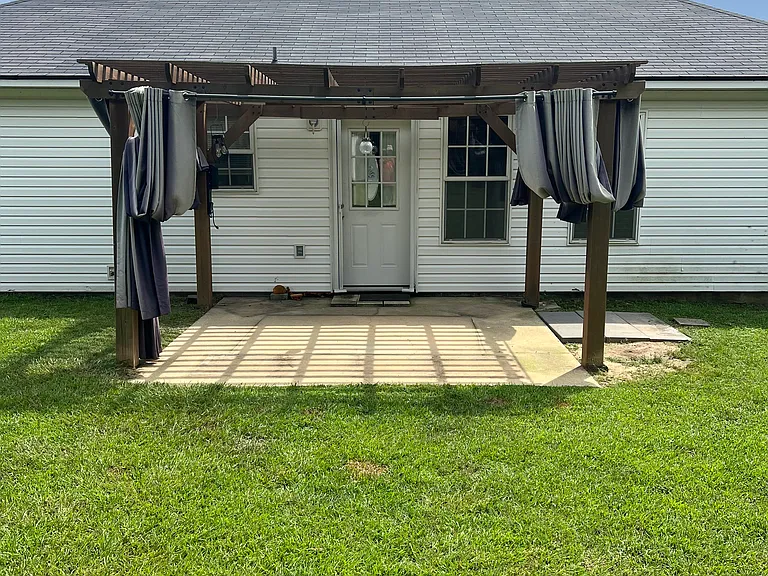 412 Fulton Dr — Photo 3