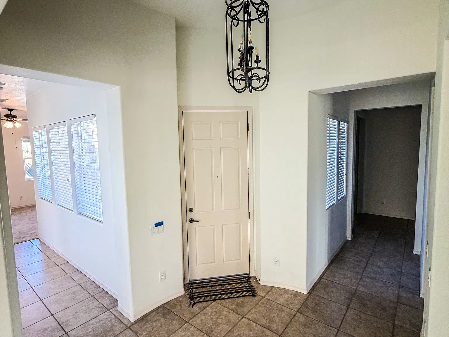 3 bed, 2835 sqft, $2,800 — Photo 2