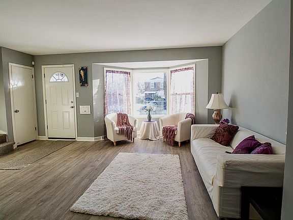 3rd image of 4003 Gladys Ave