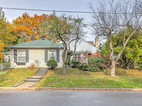 26 York Rd, Toronto, ON M2L 1H5