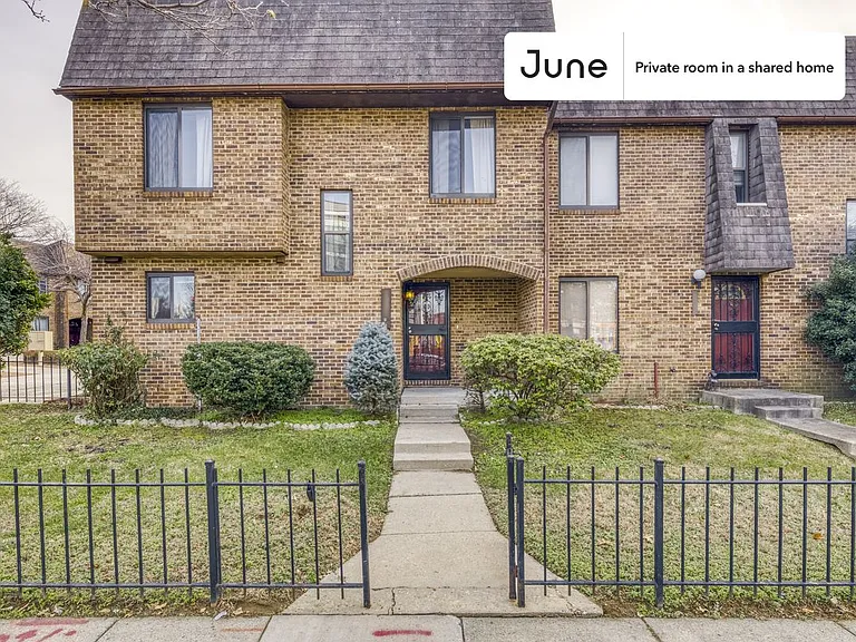1331 I St NE #E — Photo 15