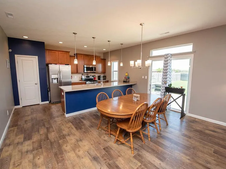 6173 Silvercreek Dr — Photo 11