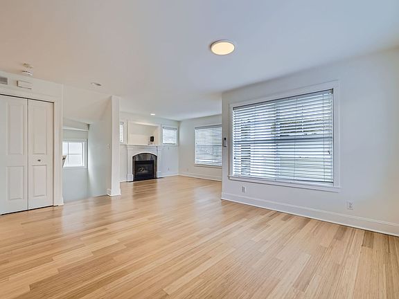 3rd image of 2622 E Union St