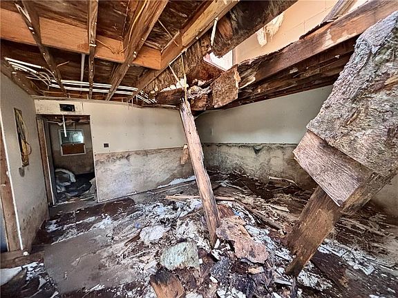 5th image of 7730 N Coronet Ct