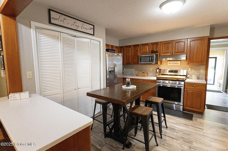 3rd image of 74 Feeder St Street