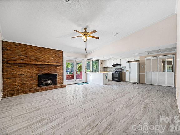 5th image of 1820 Springsteen Rd