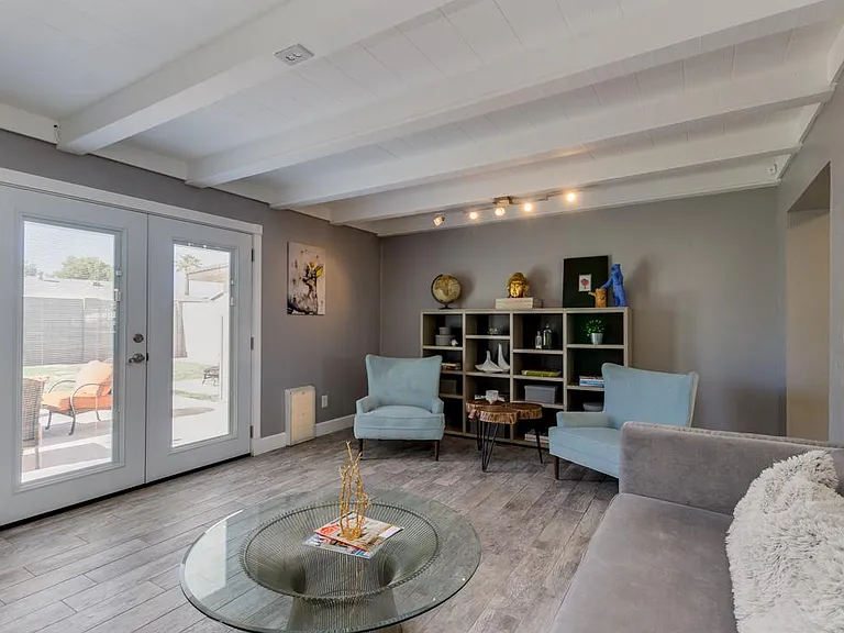318 E Butler Dr — Photo 8