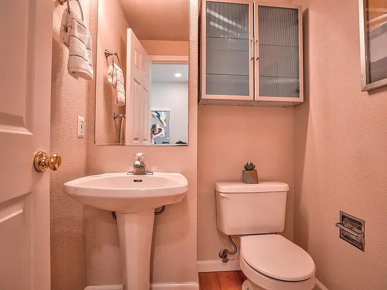 137 Huntington Ct — Photo 11