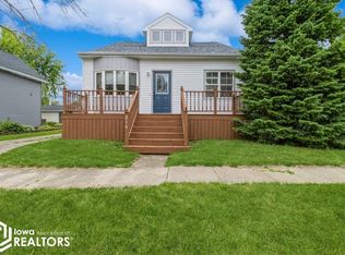 214 S High St, Baxter, IA 50028