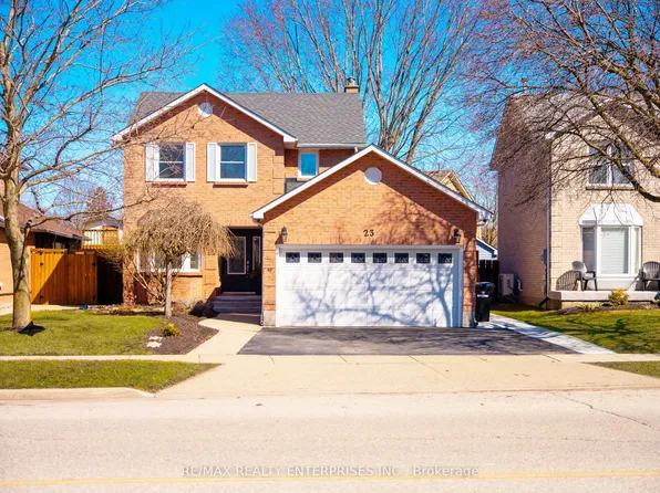 23 Cowan Blvd, Cambridge, ON N1T 1E5