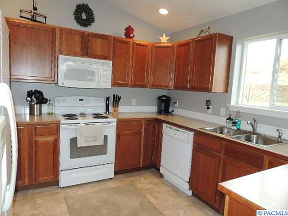 5th image of 1275 SW Latour Peak St