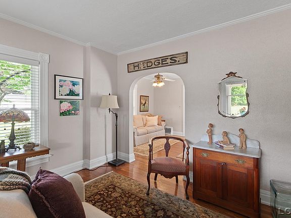 5th image of 309 W Cummins St