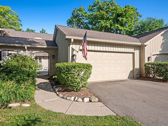 2nd image of 1125 Meadowglen Ct