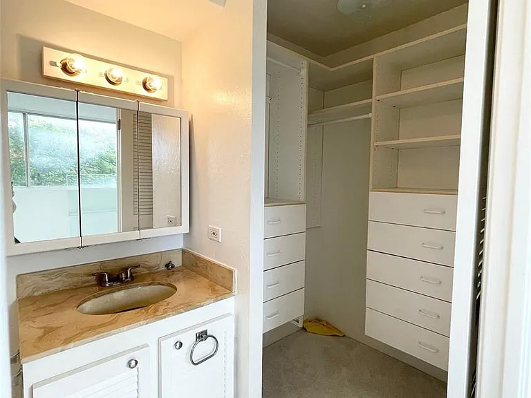 1710 Punahou St #403 — Photo 11