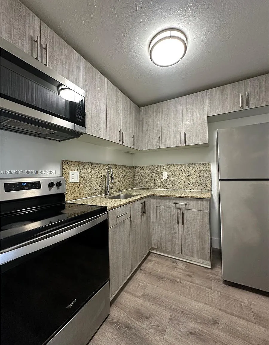 2843 Fillmore St — Photo 3