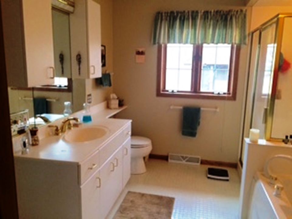 2nd image of 959 Carriage Ln