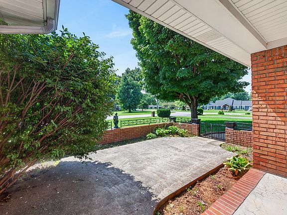 5th image of 1117 Black Oak Ln