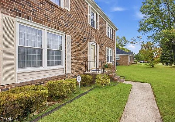 4th image of 3205 Crestview Dr