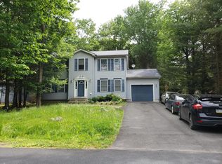328 Scotch Pine Dr, Pocono Summit, PA