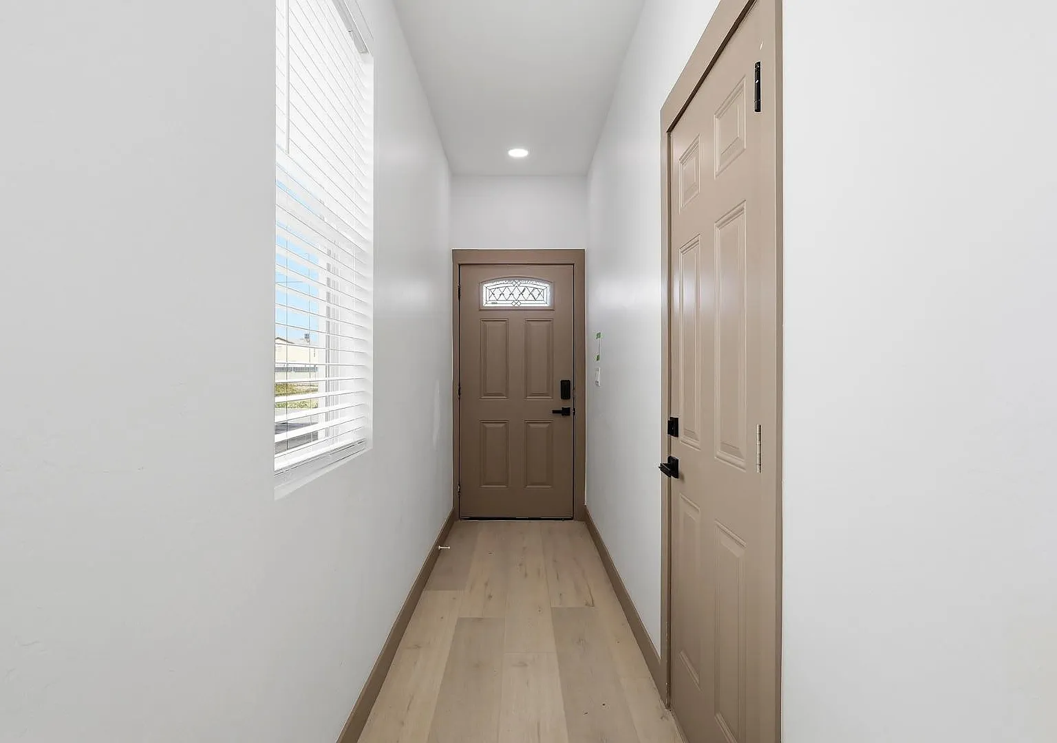 3 bed, 2.5 bath, 1817 sqft, $2,350 — Photo 2