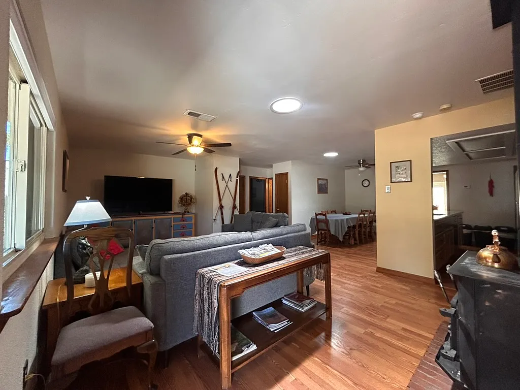 3 bed, 1617 sqft, $2,900 — Photo 2