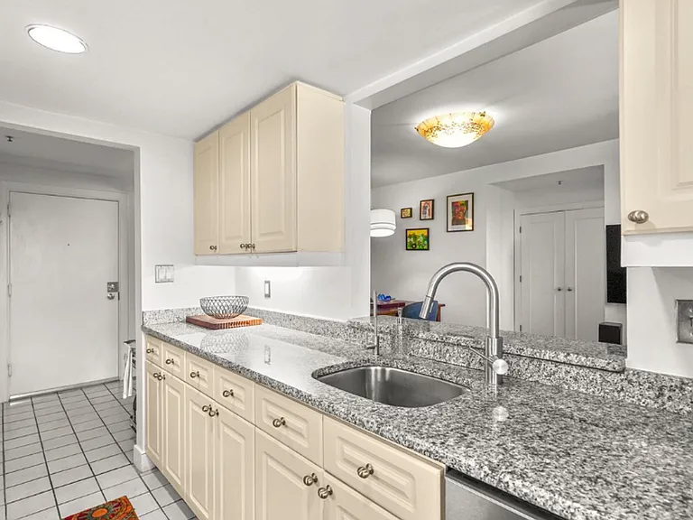1727 R St NW #404 — Photo 16