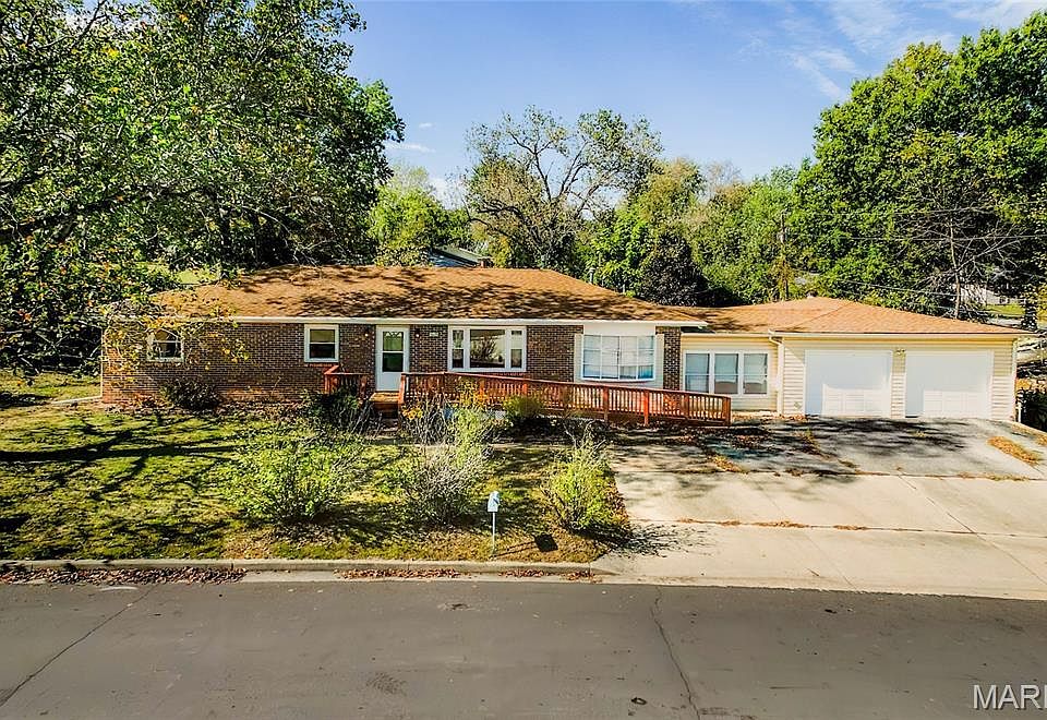 1st image of 589 Basswood Dr