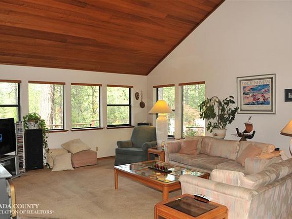 3rd image of 10264 Carrington Ln