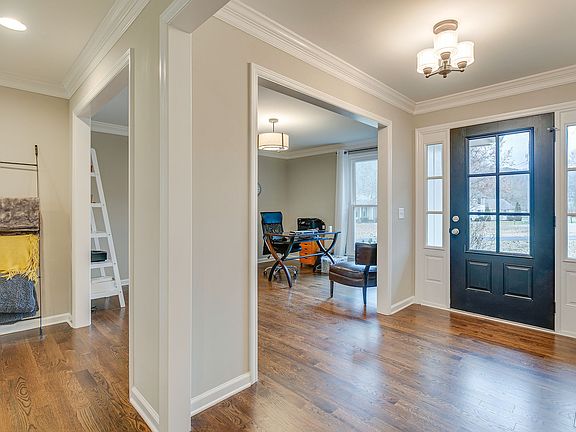 5th image of 42 Creekwood Ct