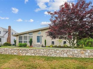 73 Hollywood Ave, Narragansett, RI 02882
