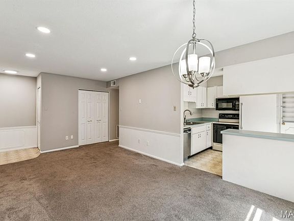 3rd image of 1718 Herault Pl APT B