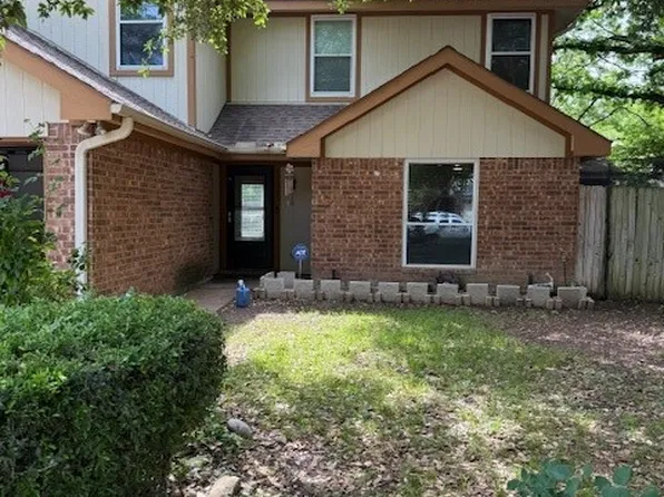 2204 Polo Club Ct, Arlington, TX 76017