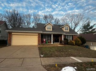 2422 Maple Crossing Dr, Ballwin, MO 63011