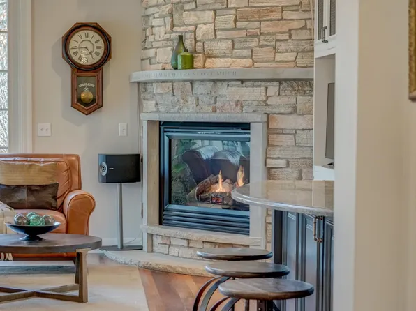 27 Pine Rd, North Oaks, MN 55127