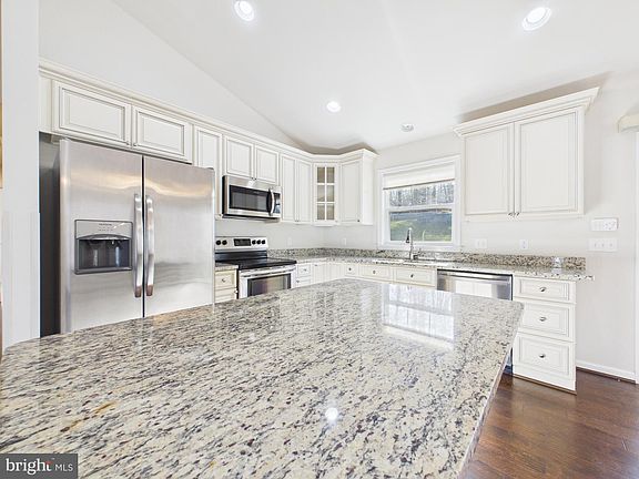 2nd image of 8 Howard Cir