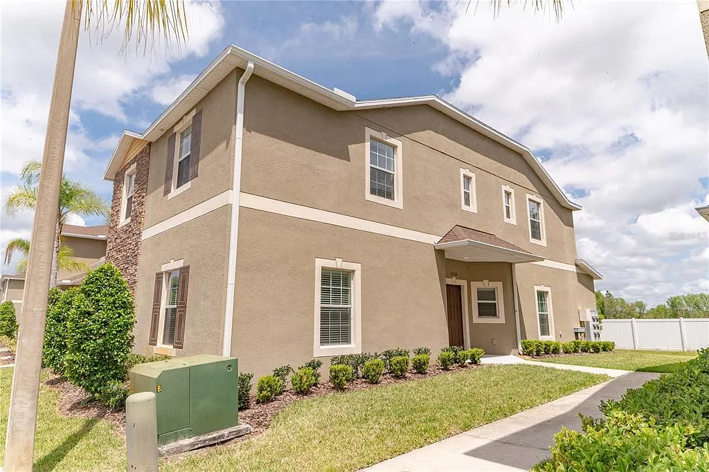 4 bed, 3.0 bath, 1612 sqft, $2,185 — Photo 1