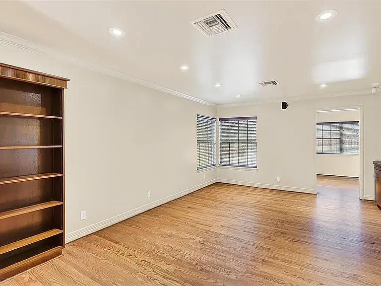 437 Delaine Dr — Photo 7