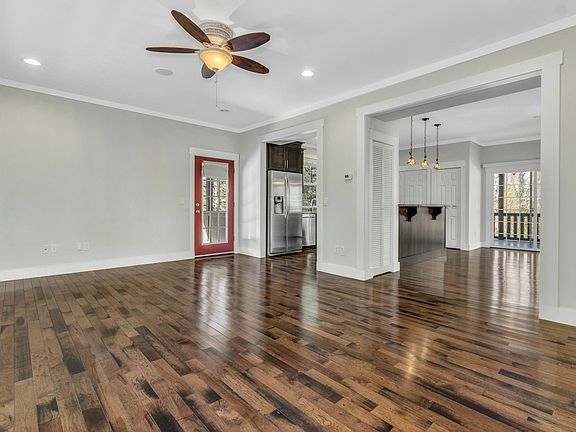 3rd image of 116 Unaka Ave #1