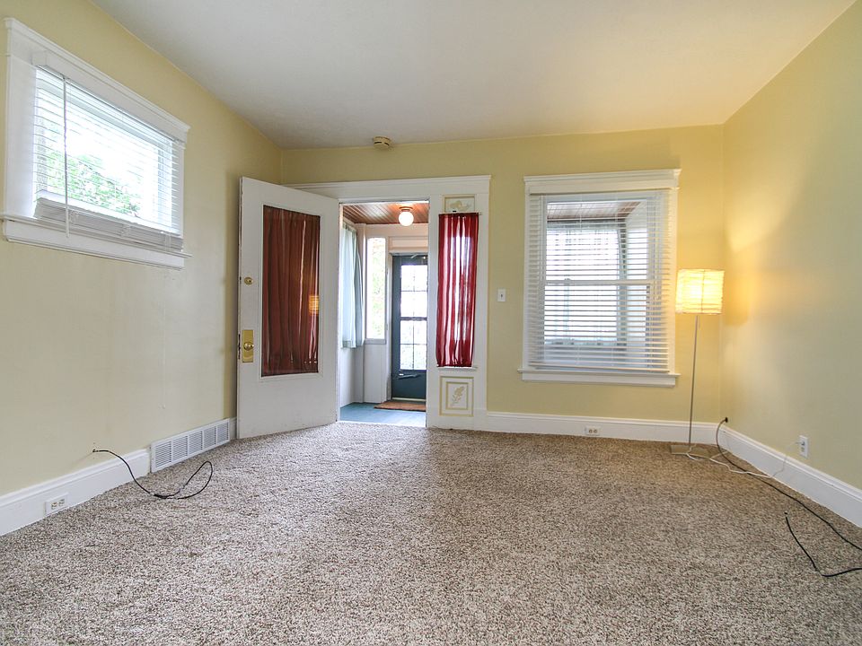 Lower unit living rm