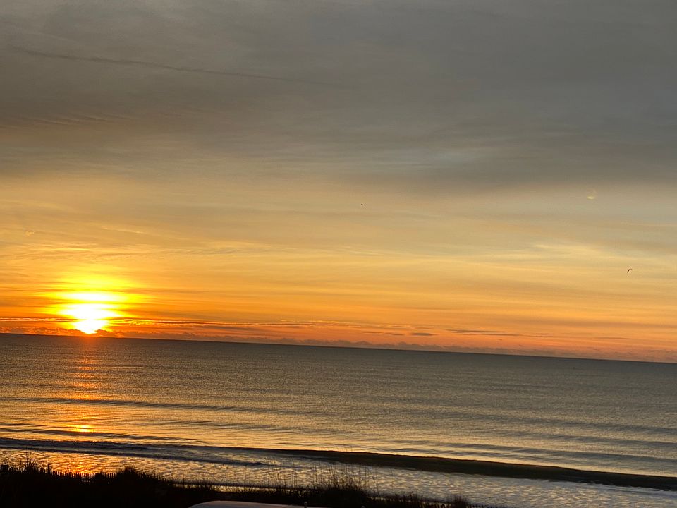 A feeling of pure peace and radiant beauty of the ocean from the view of both balconies.